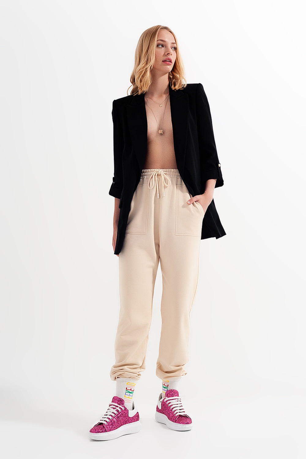 Joggers con cintura elástica en beige