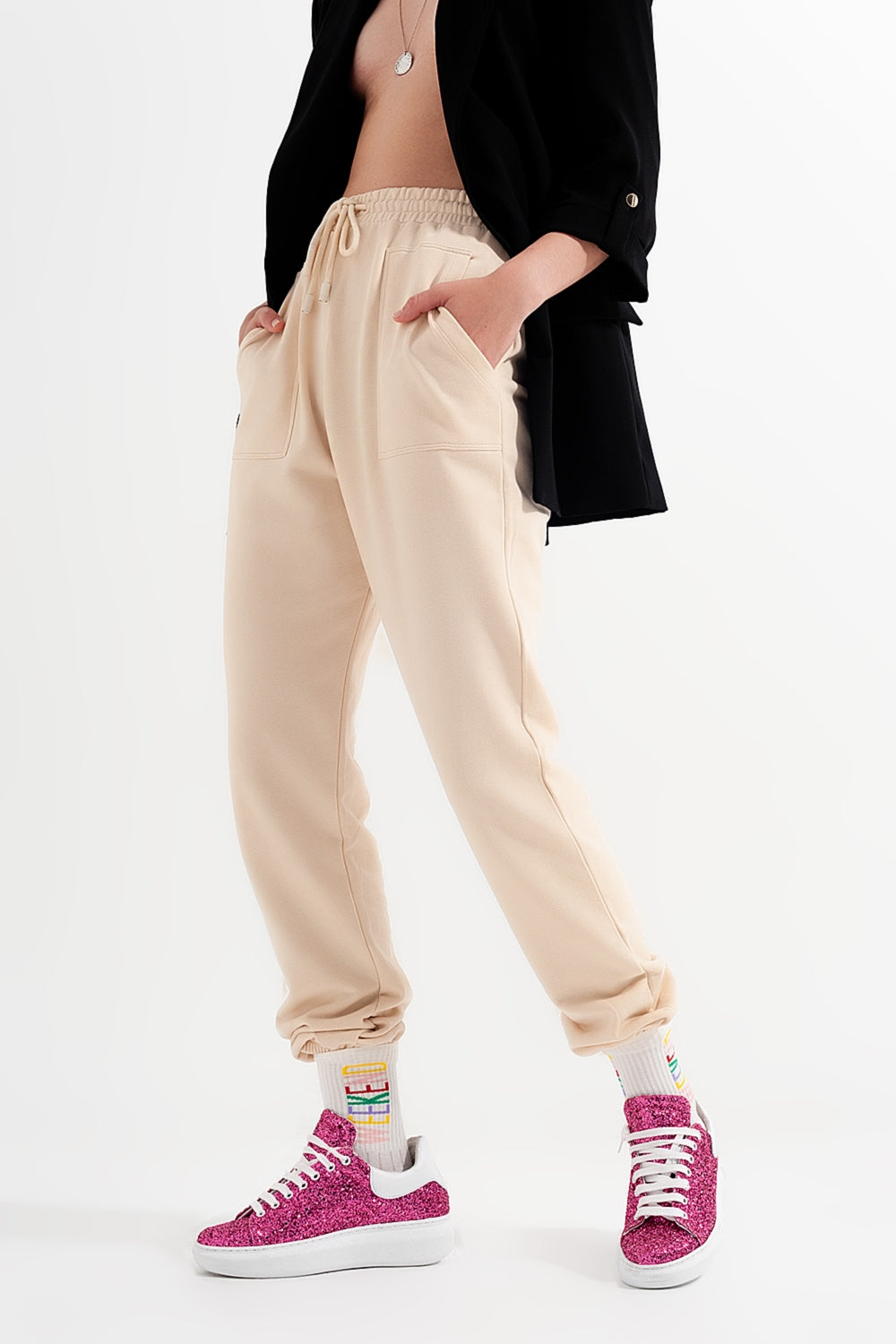 Joggers con cintura elástica en beige