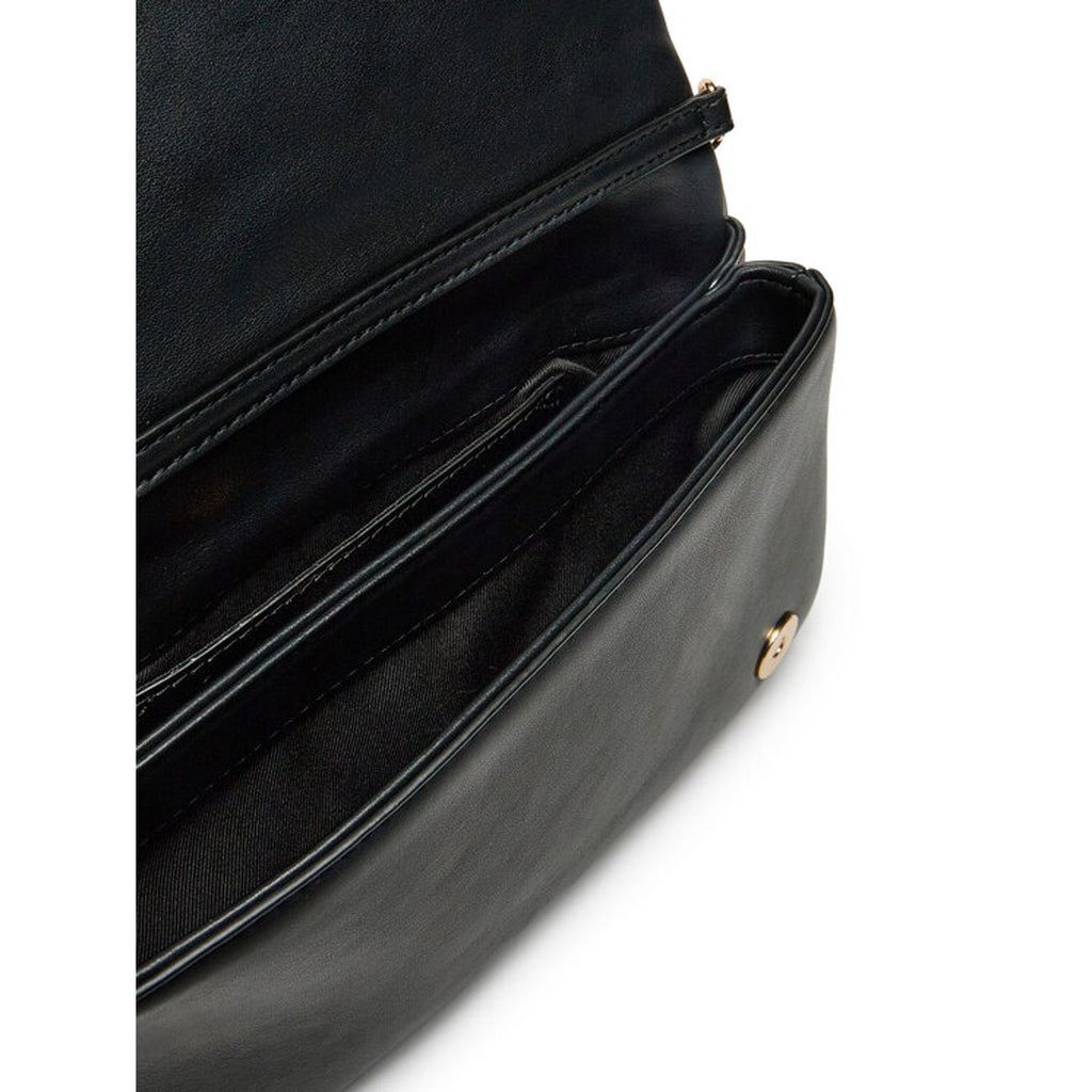 Interior forrado del bolso bandolera negro Love Moschino.