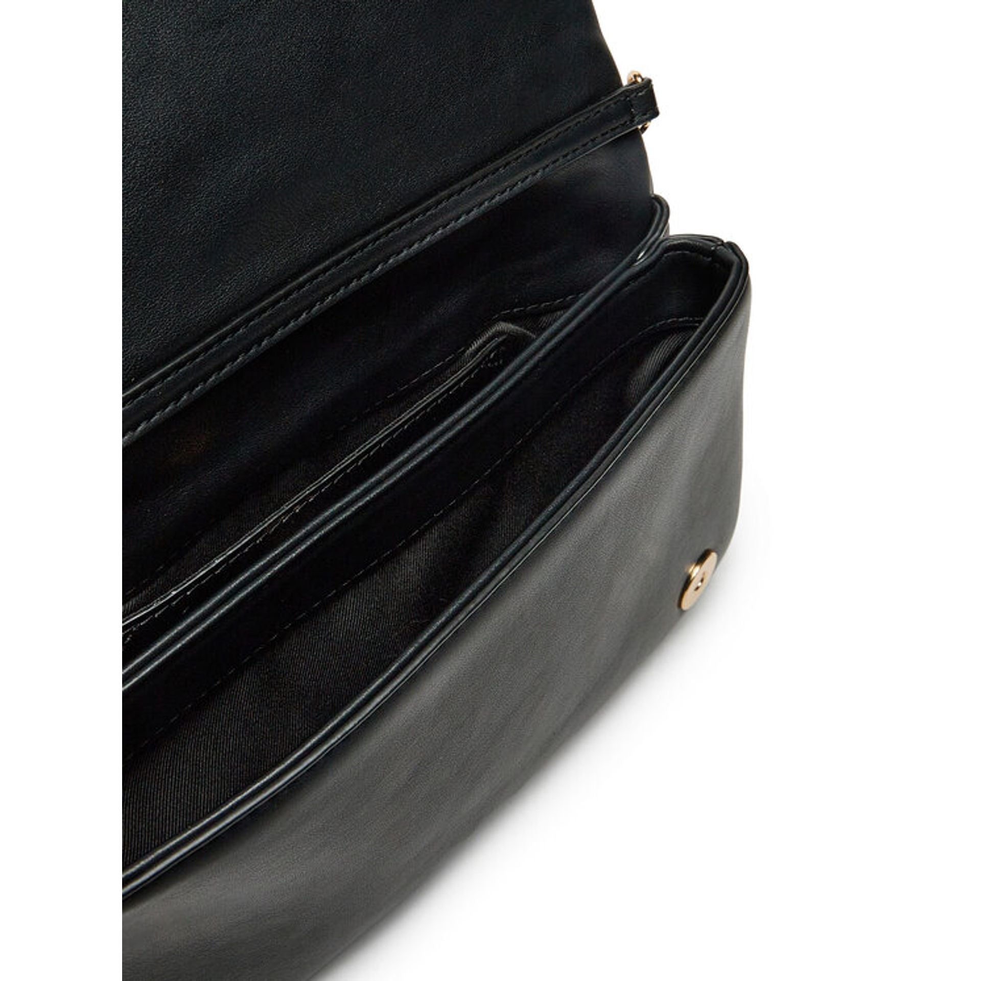 Interior forrado del bolso bandolera negro Love Moschino.
