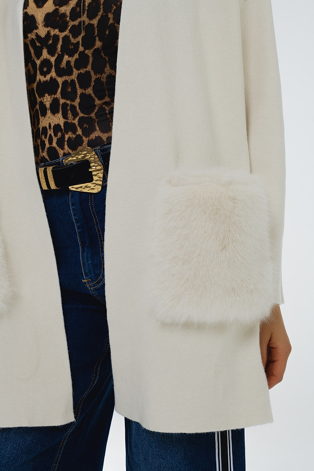 Maxi cárdigan de punto de alta calidad con bolsillos de pelo sintético