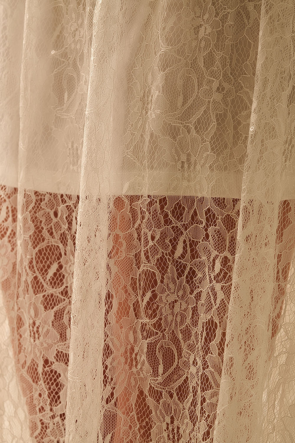 Maxi falda blanca de encaje con detalle de lentejuelas