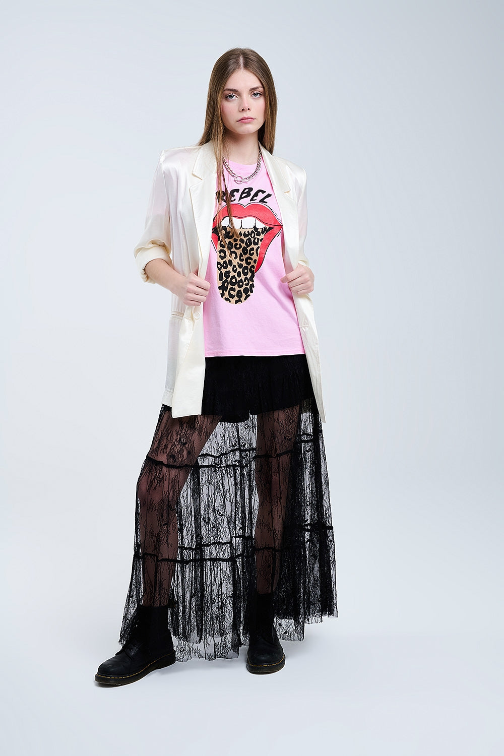 Maxi falda negra de encaje con estampado floral