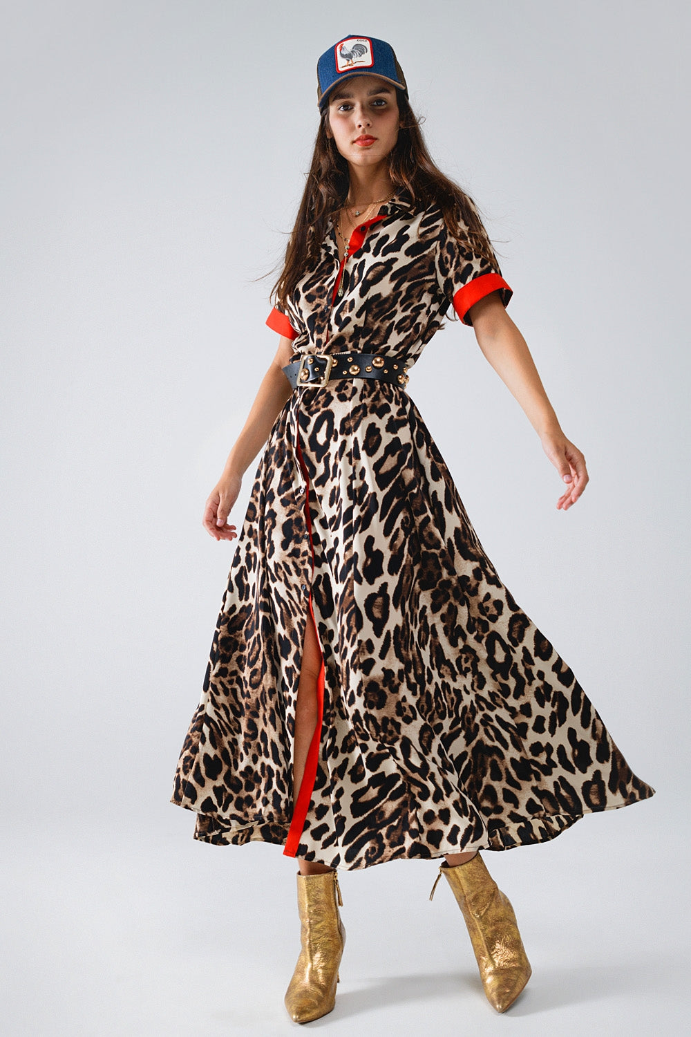 Q2 Maxi vestido abotonado de leopardo con detalles rojos