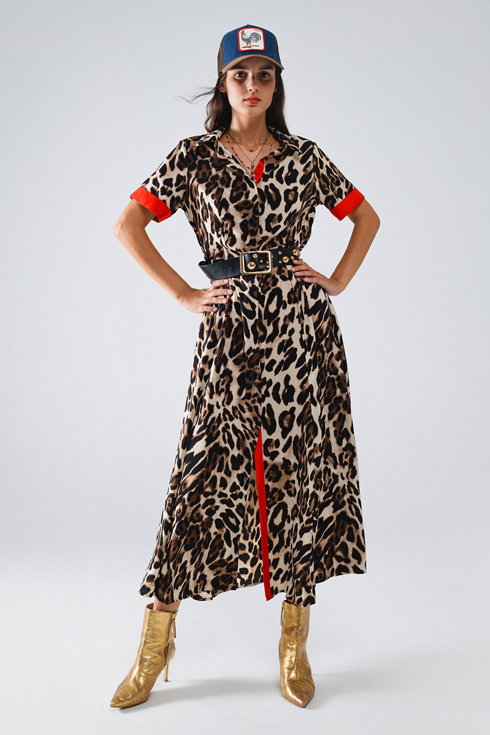 Maxi vestido abotonado de leopardo con detalles rojos