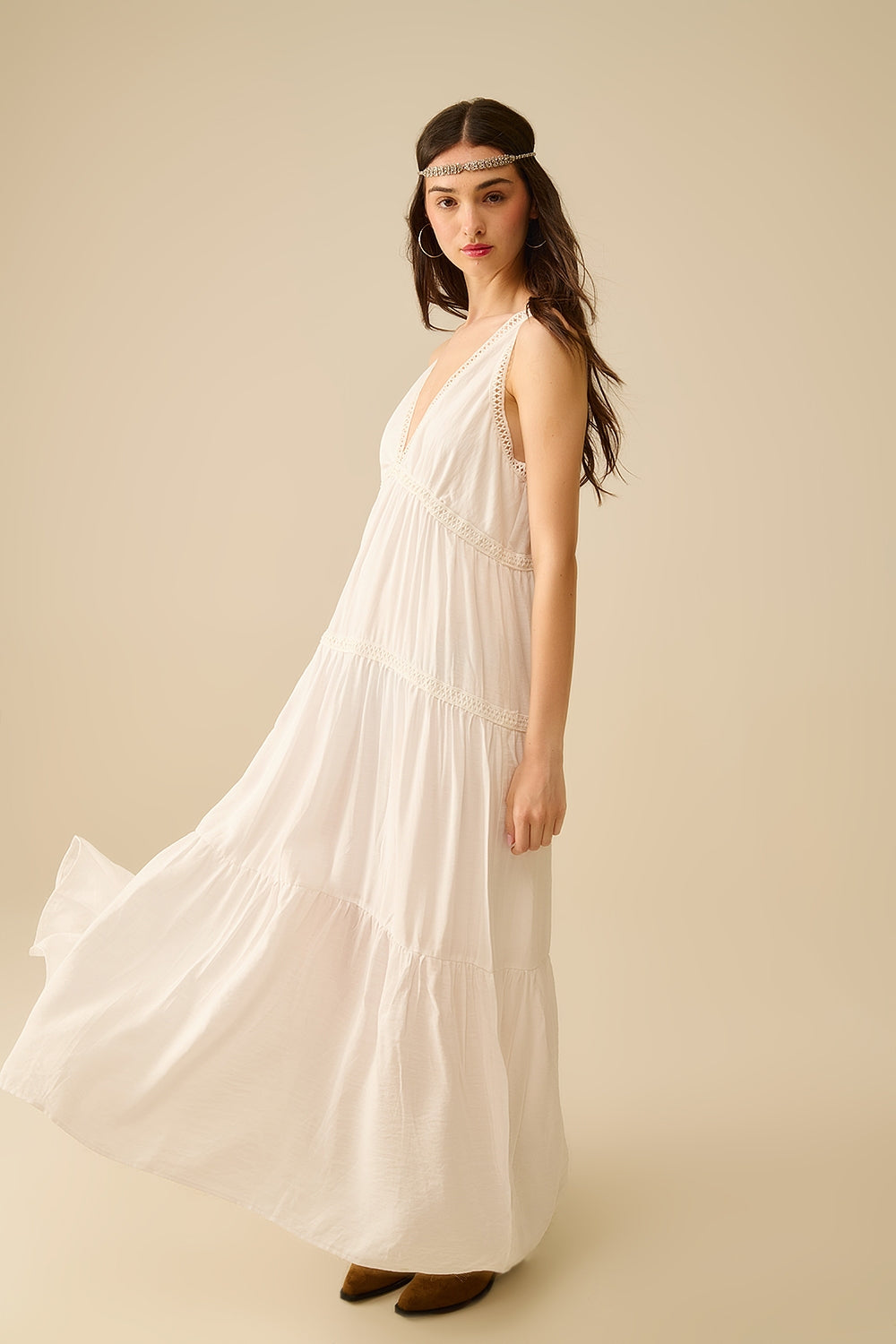 Maxi Vestido Blanco Con Detalles De Encaje Y Estilo Boho