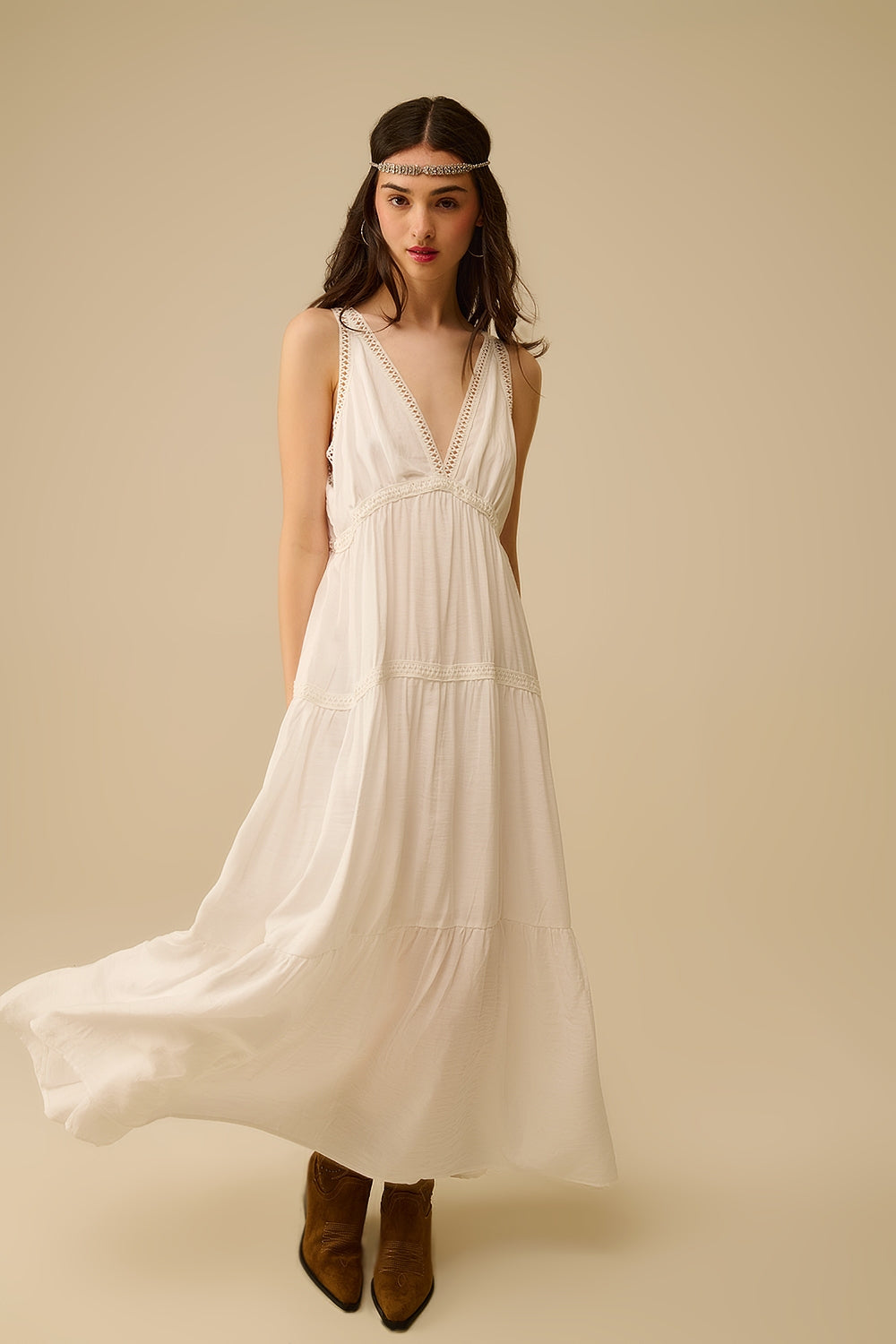 Maxi Vestido Blanco Con Detalles De Encaje Y Estilo Boho