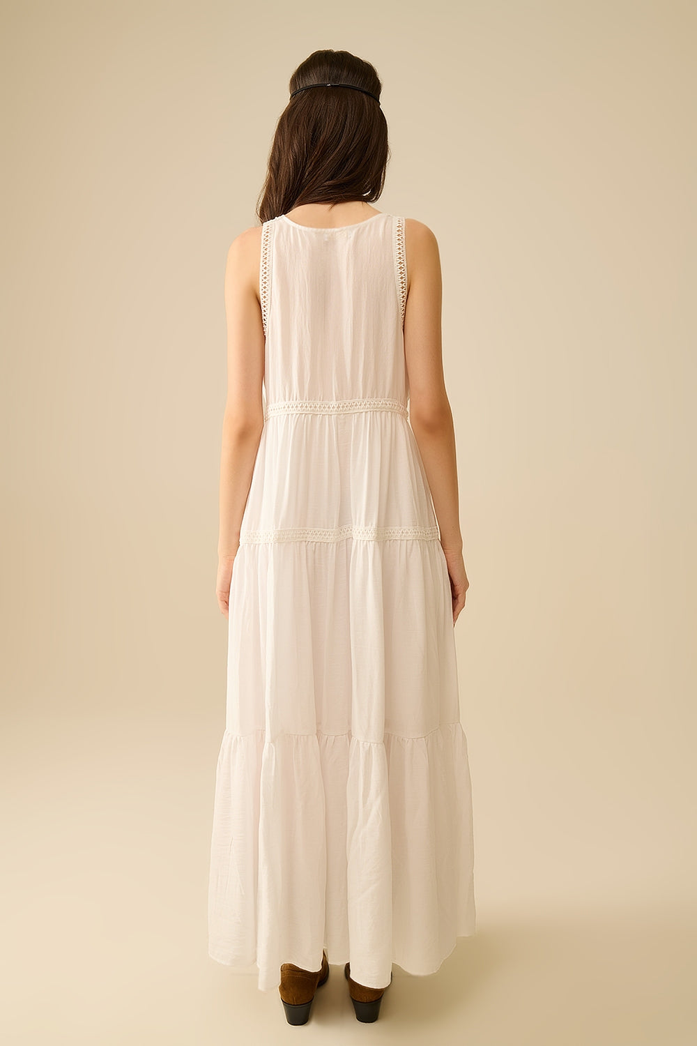 Maxi Vestido Blanco Con Detalles De Encaje Y Estilo Boho