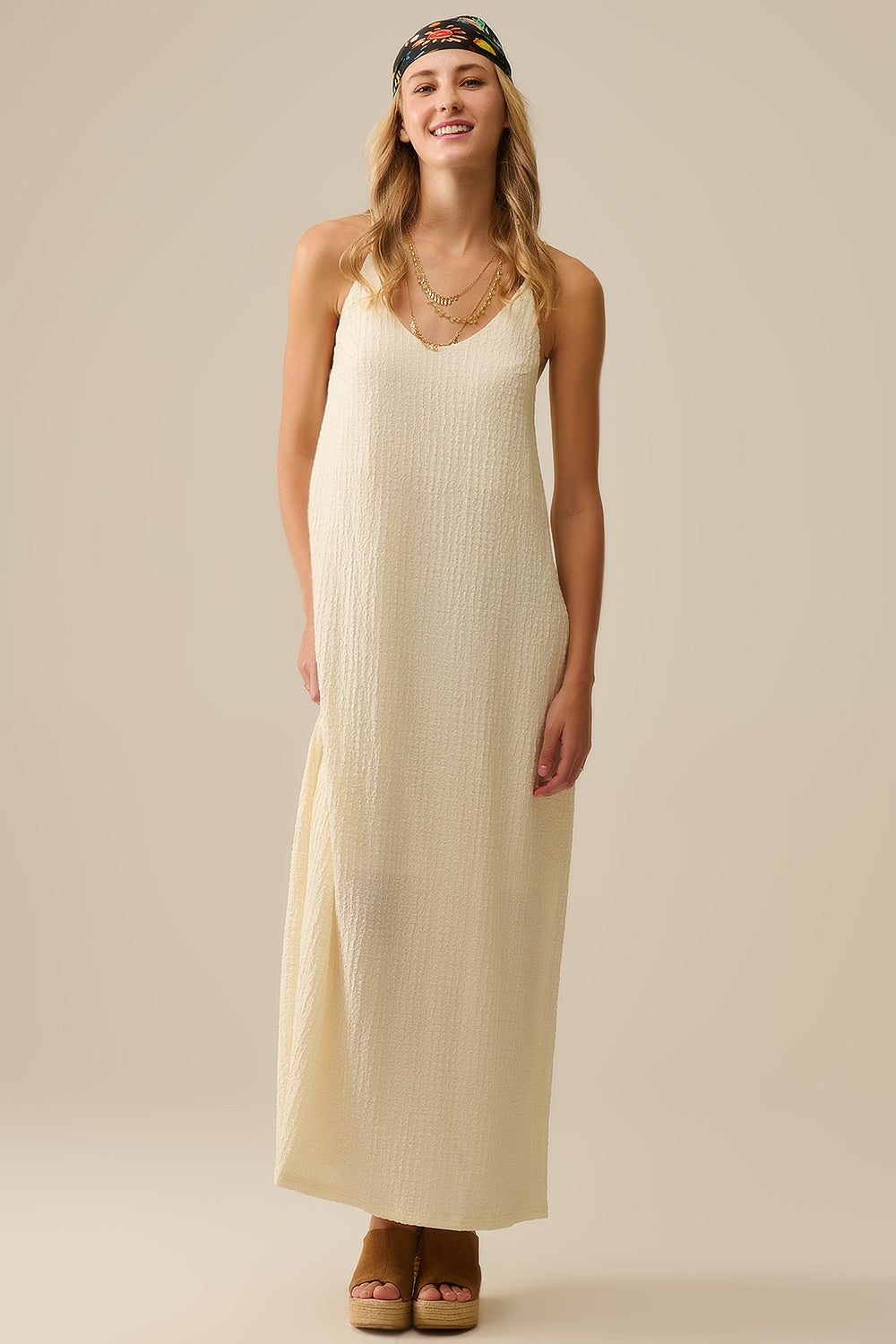 Maxi Vestido con Tirantes y Cuentas en Crema