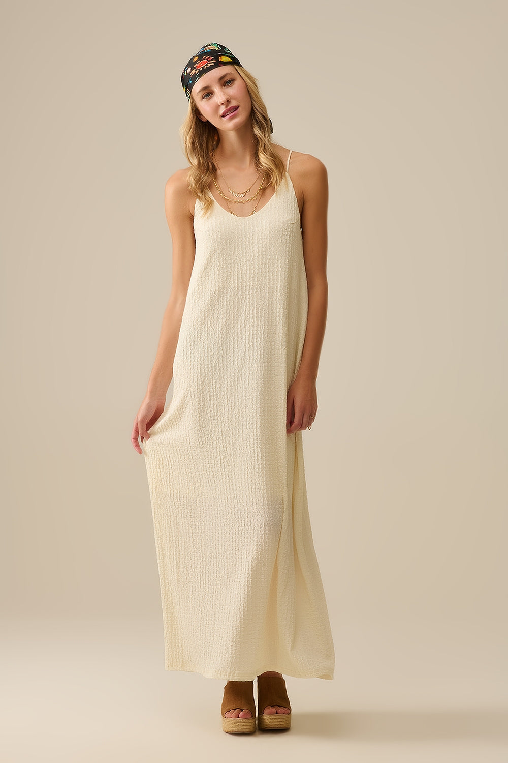 Maxi Vestido con Tirantes y Cuentas en Crema