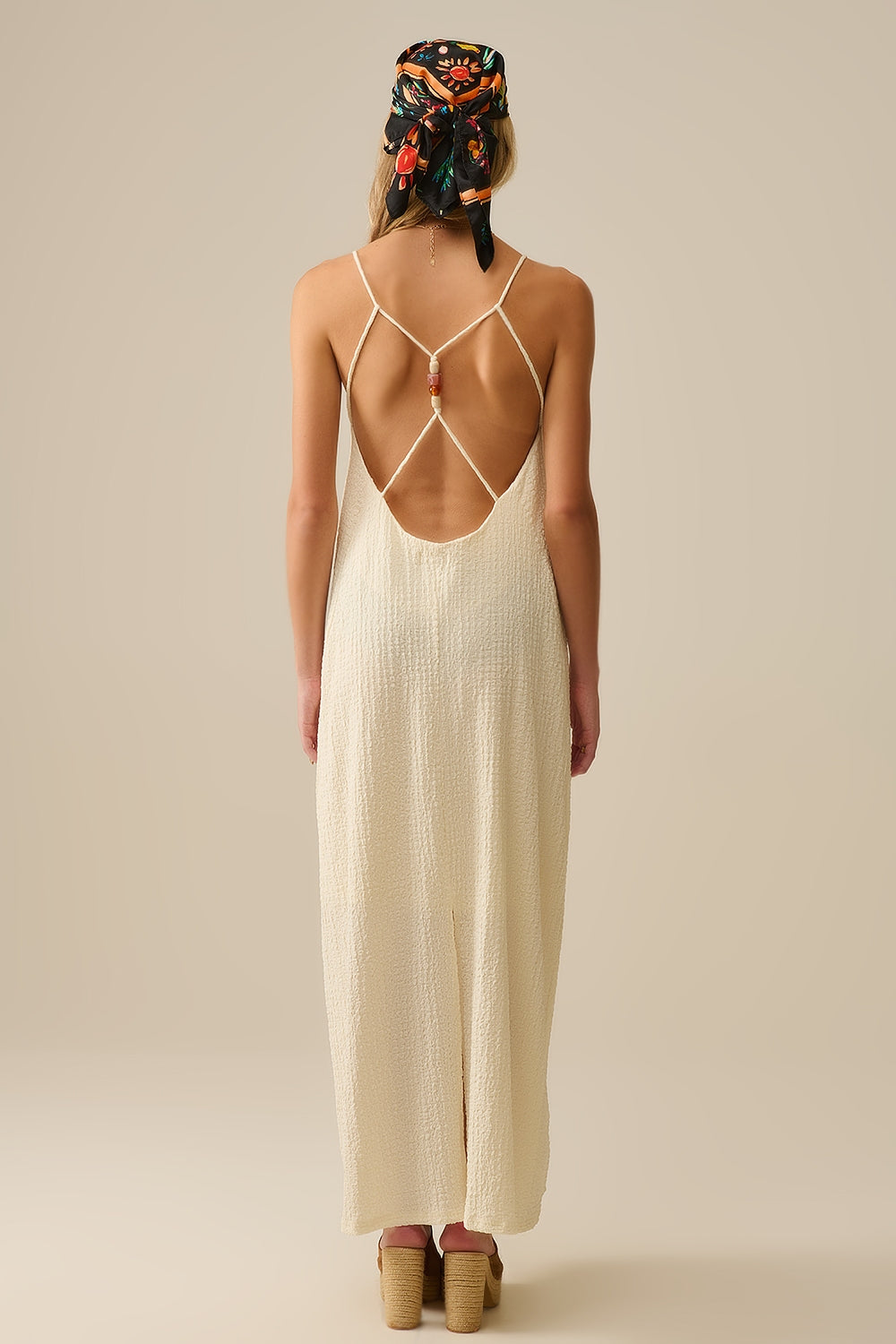 Maxi Vestido con Tirantes y Cuentas en Crema