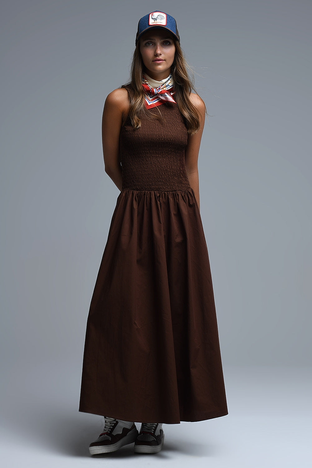 Maxi Vestido de popelina marrón con fruncidos