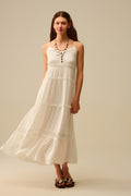 Maxivestido con capas e inserciones de encaje en blanco