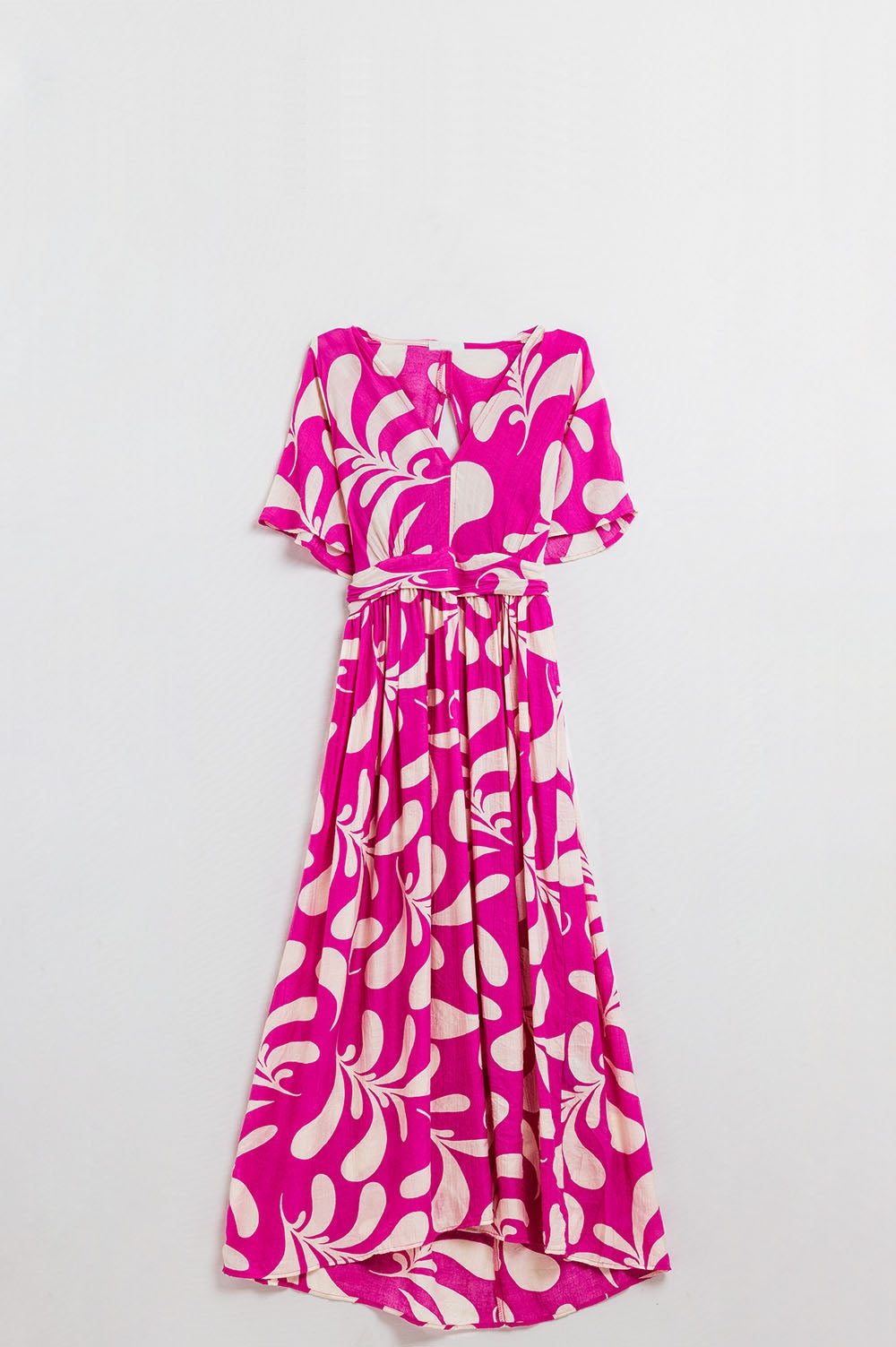 Maxivestido fucsia con estampado floral y espalda abierta