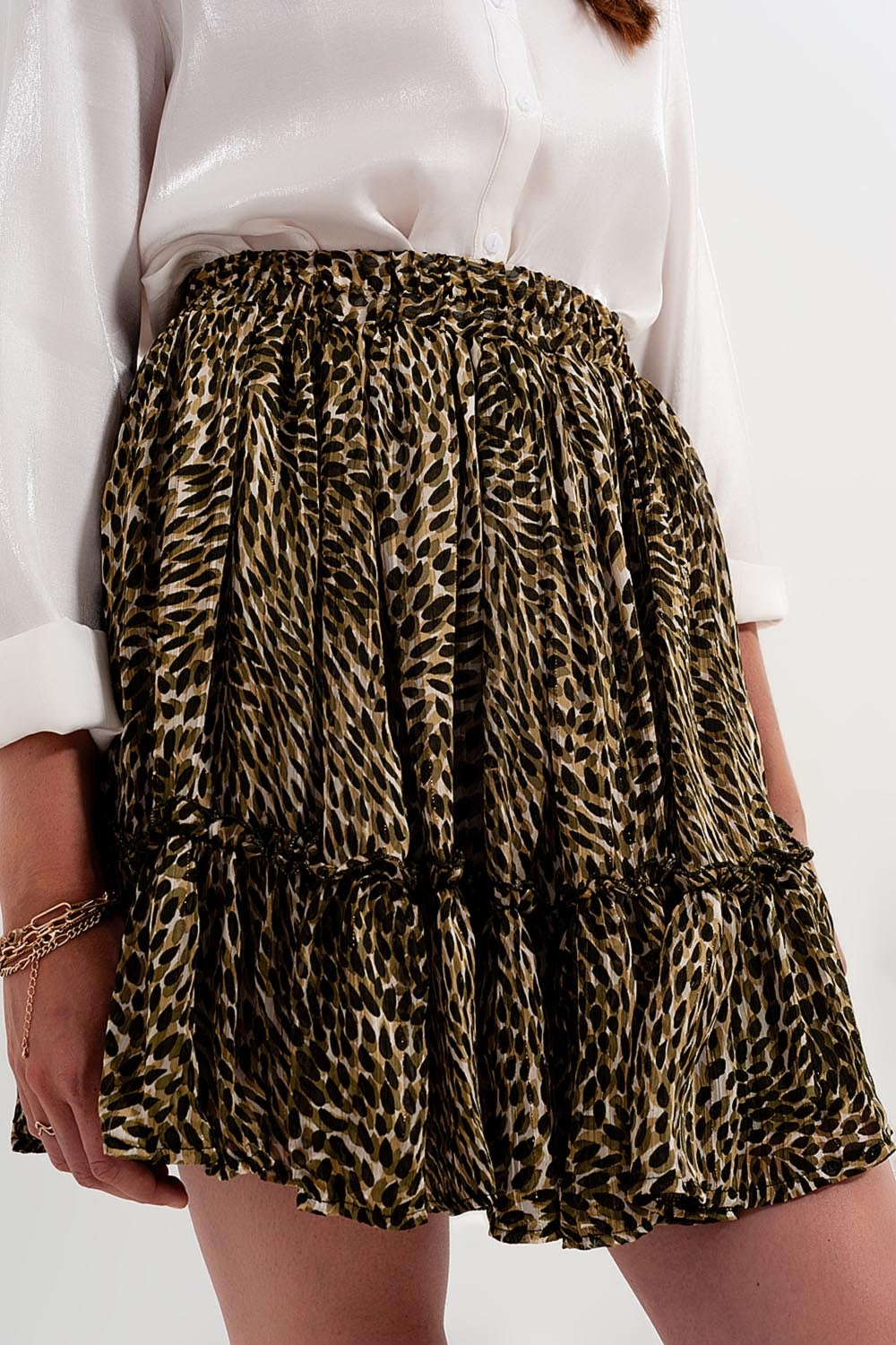 Mini falda de gasa verde con cintura elastica y tejido brillante