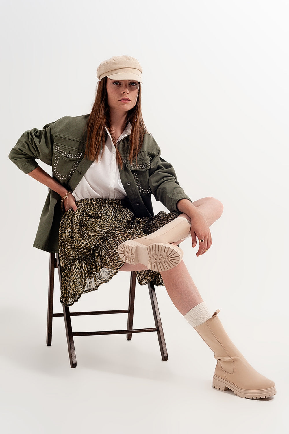 Mini falda de gasa verde con cintura elastica y tejido brillante