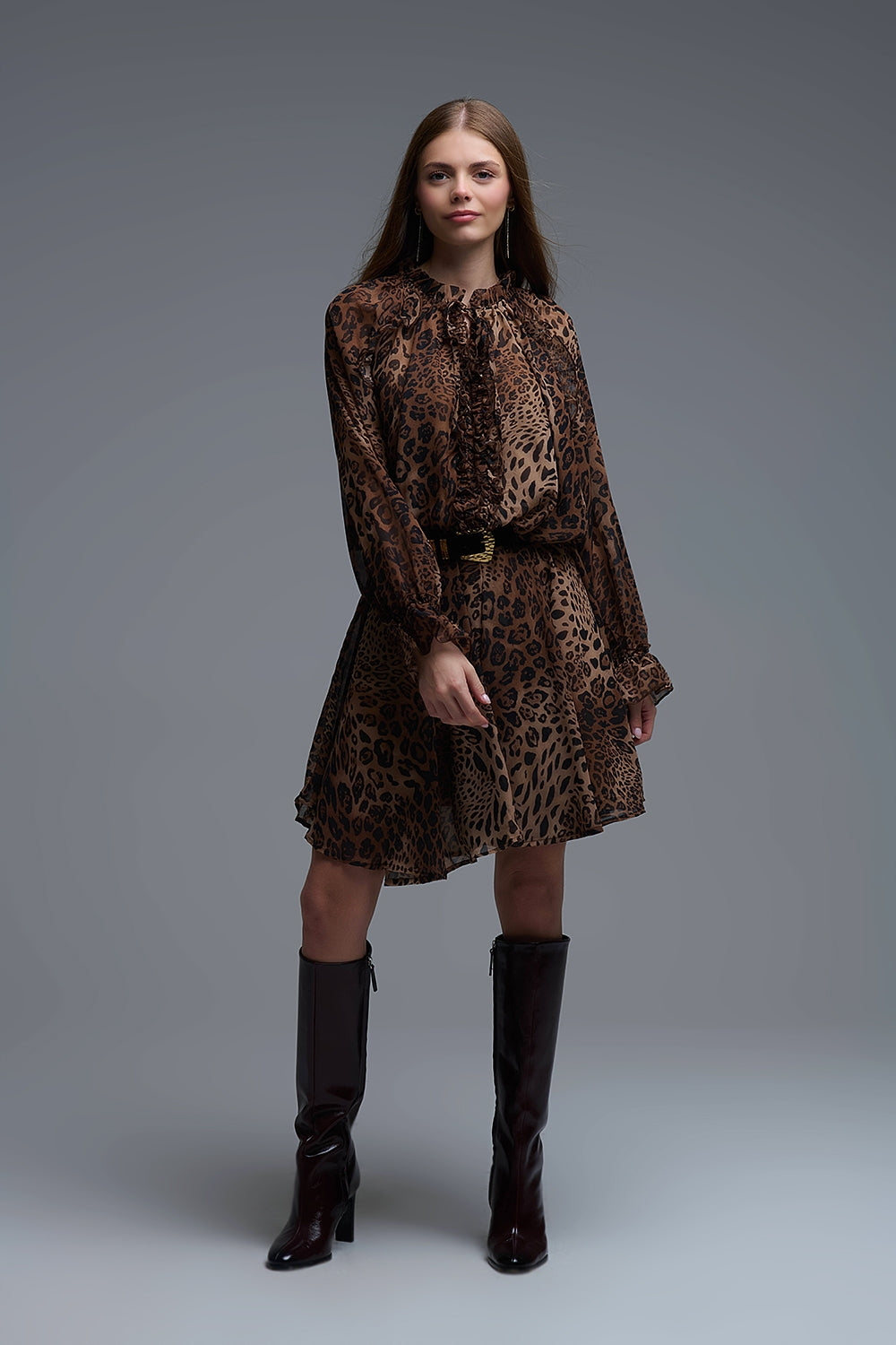 Mini vestido de gasa con estampado de leopardo y detalles de volantes