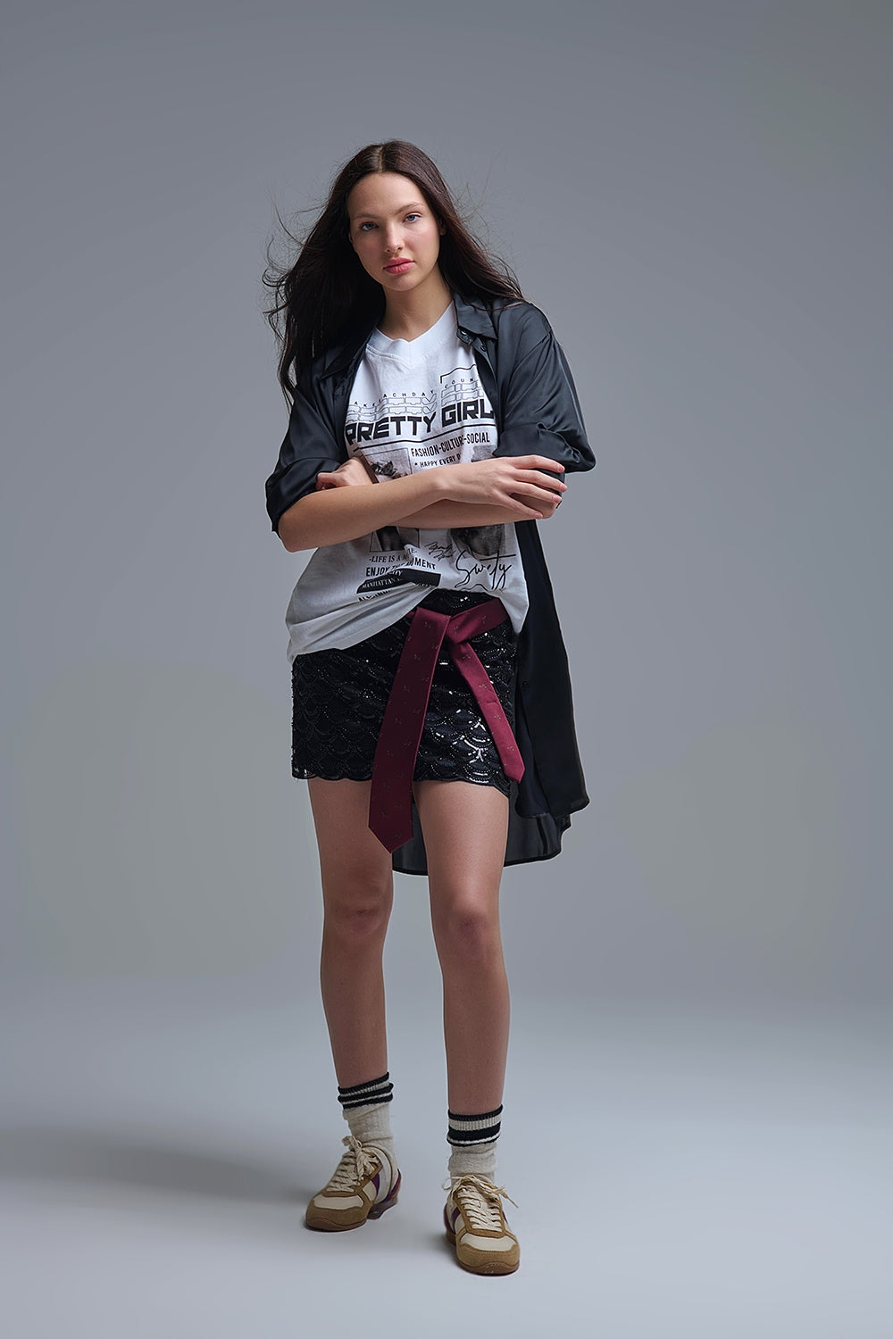 Minifalda de lentejuelas festoneadas en negro