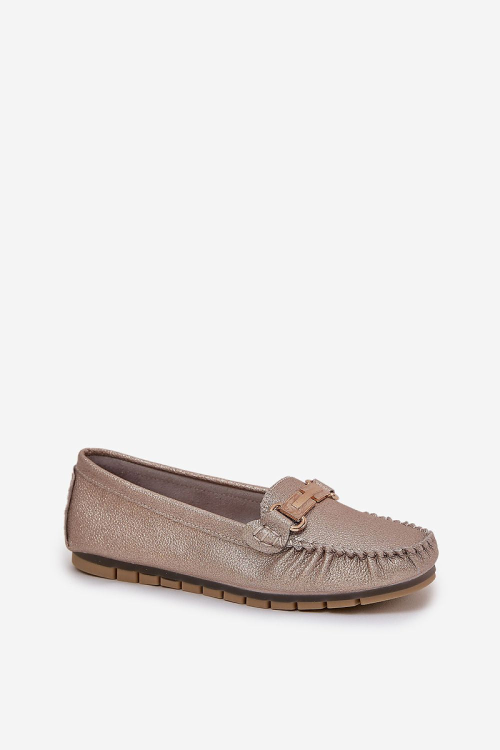  Mocasines dorados de mujer, diseño en cuero natural, perfectos para el día a día.