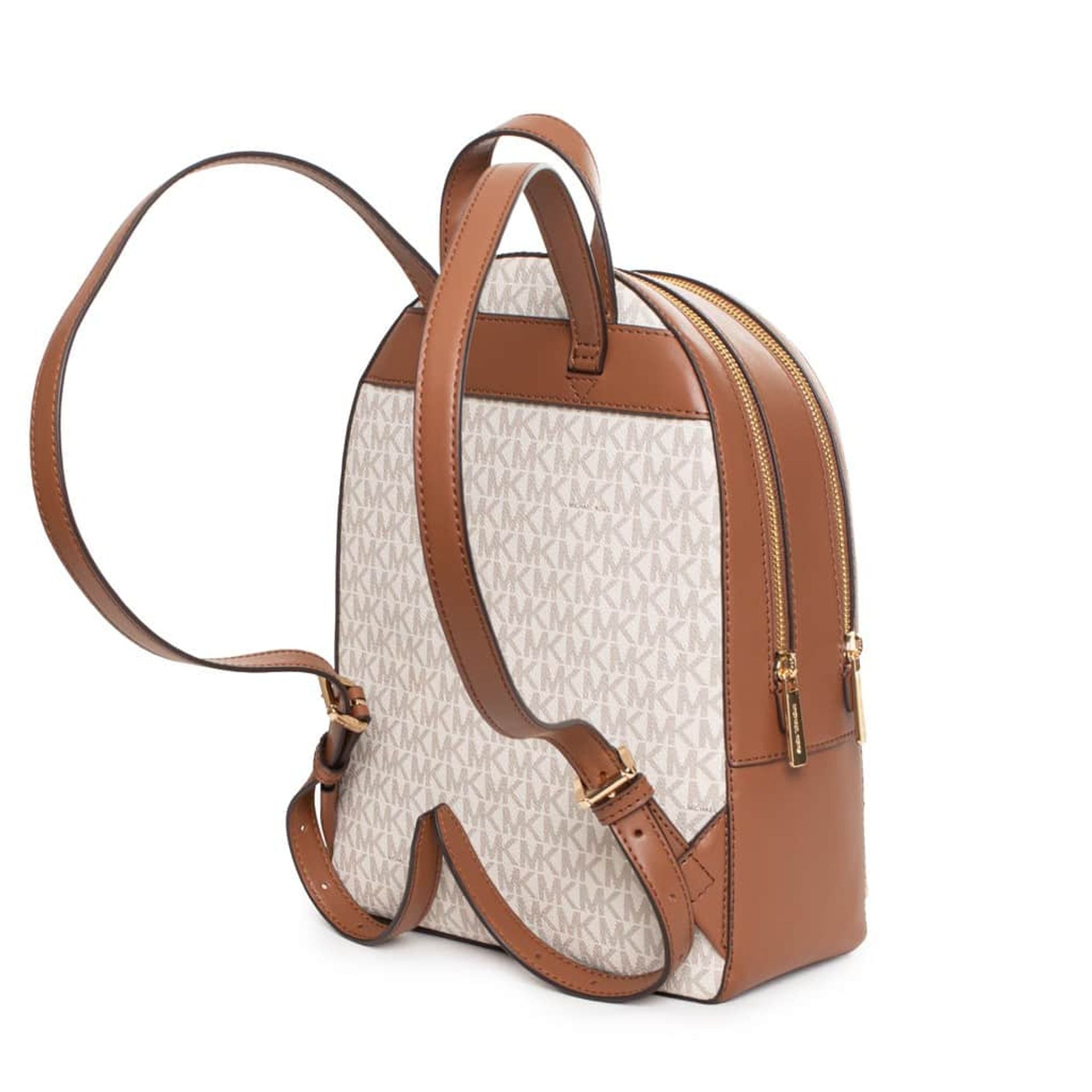 Mochila Michael Kors beige con correas ajustables y acabados camel vista trasera