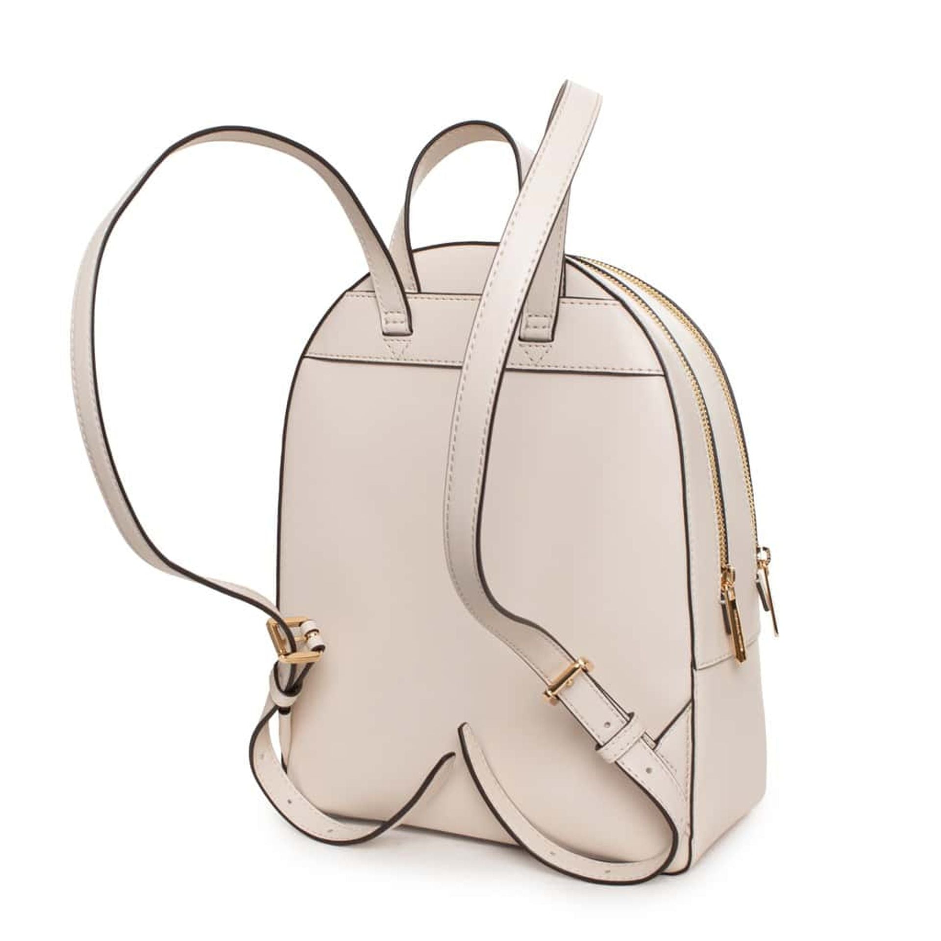 Mochila Michael Kors beige claro vista lateral con asas ajustables.