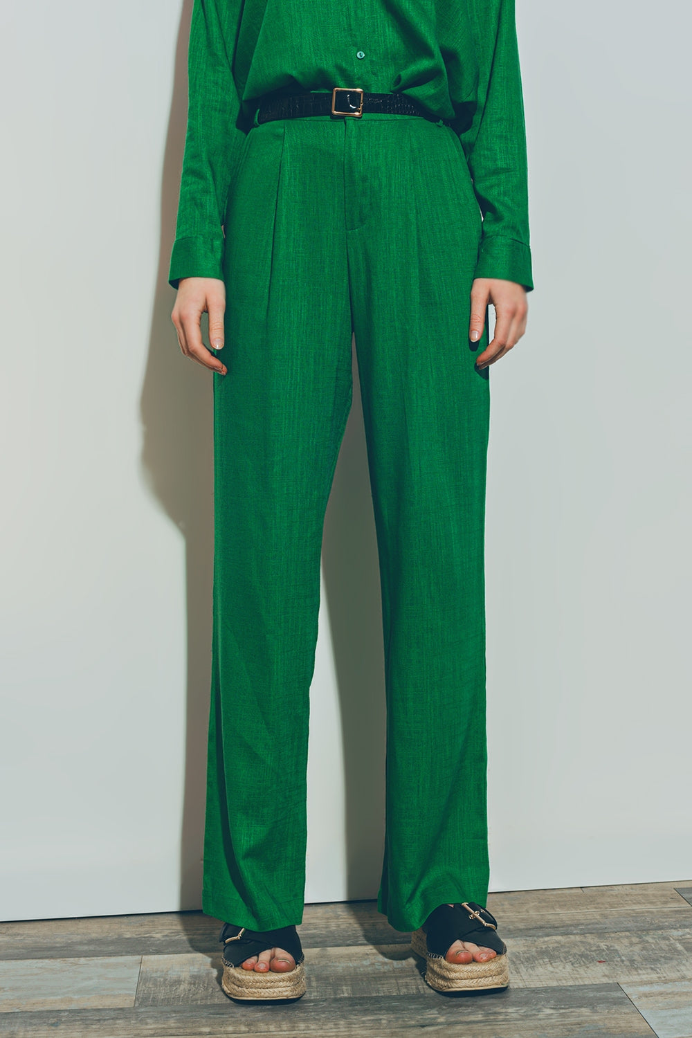 pantalón ancho de pinzas tejido algodon ligero en verde