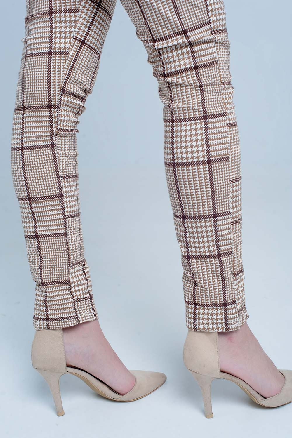 Pantalon de cuadros en beige con botones