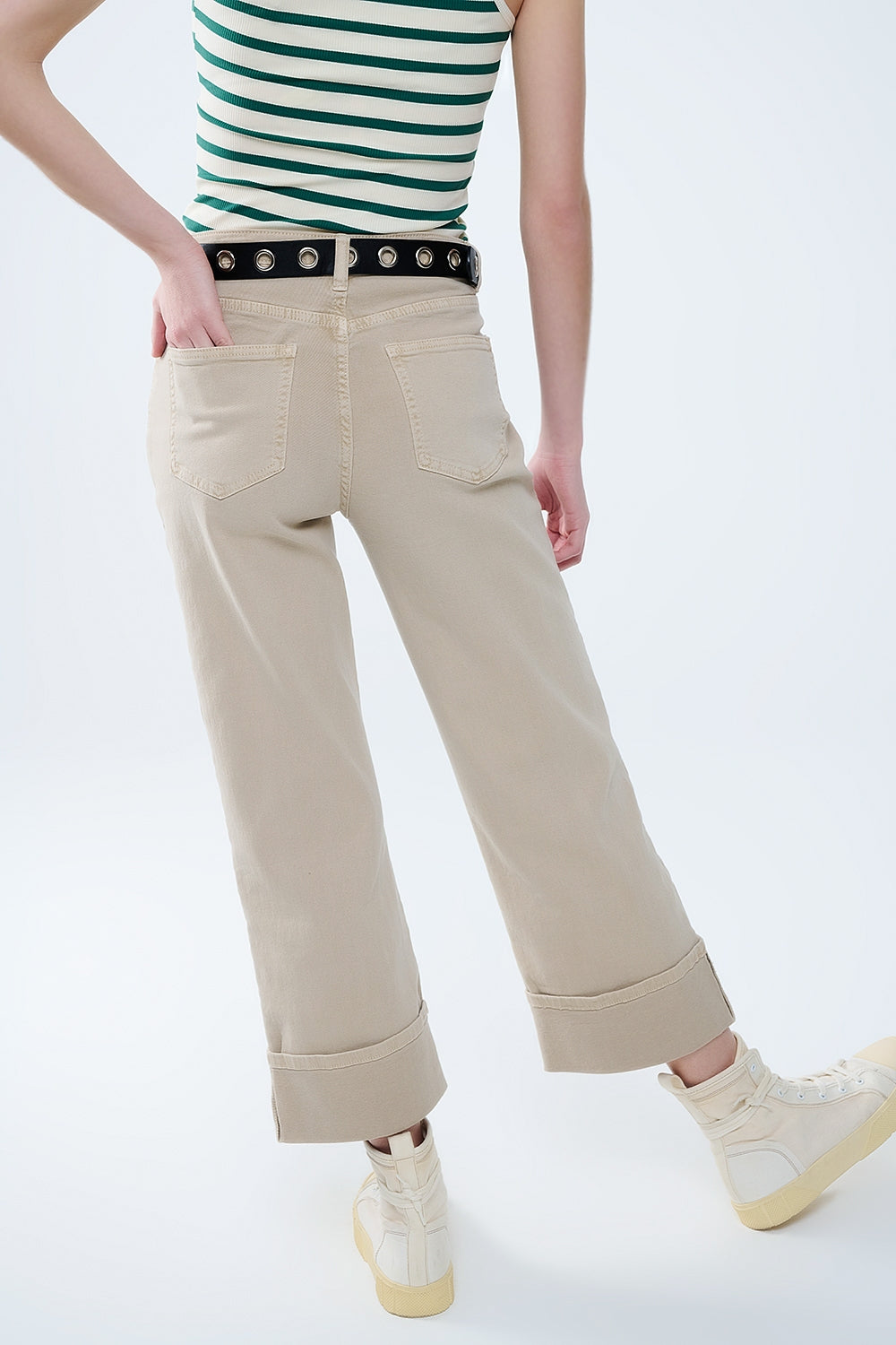 Pantalón en beige recto con bajo tobillero