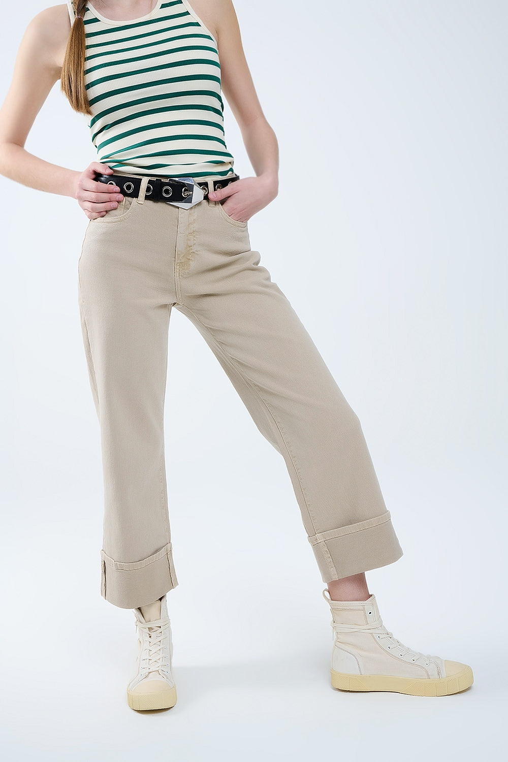 Pantalón en beige recto con bajo tobillero