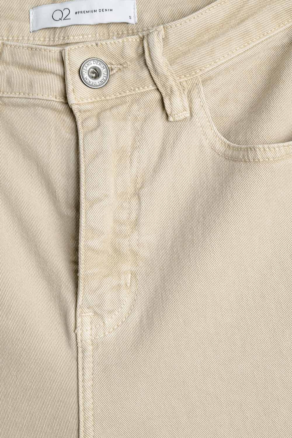Pantalón en beige recto con bajo tobillero