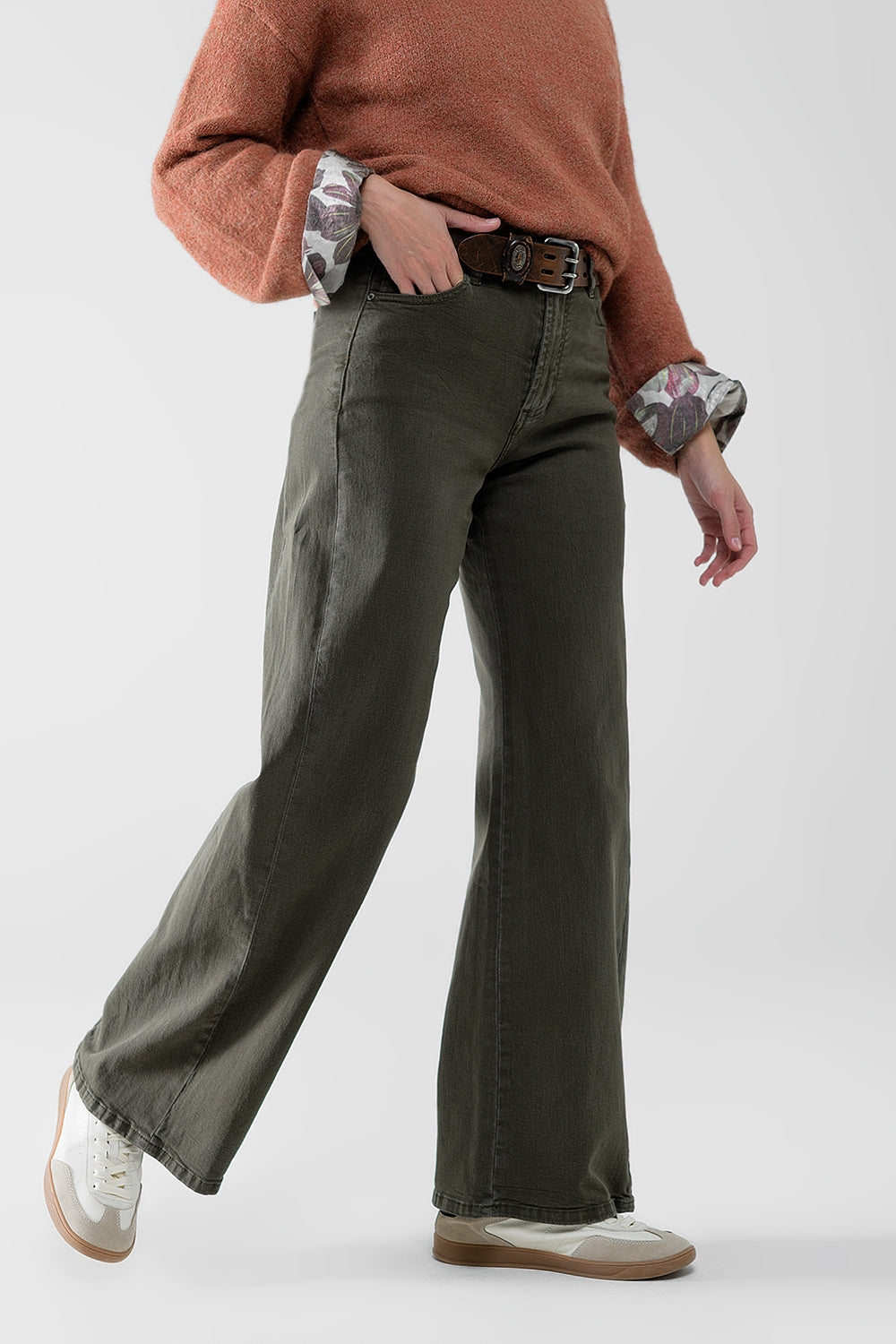 Pantalón extra ancho en color verde oliva