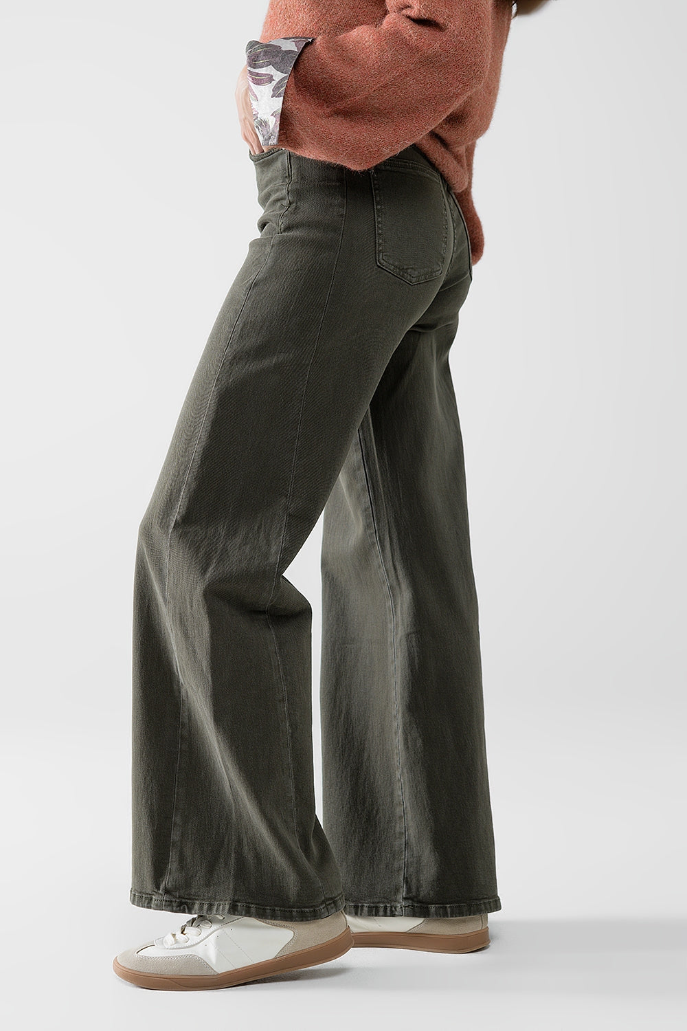 Pantalón extra ancho en color verde oliva