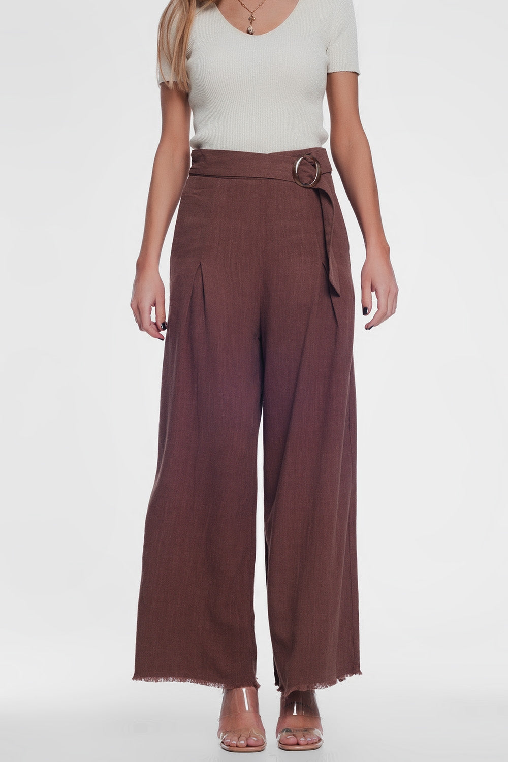 Pantalón marron de pernera ancha y talle alto con cinturón
