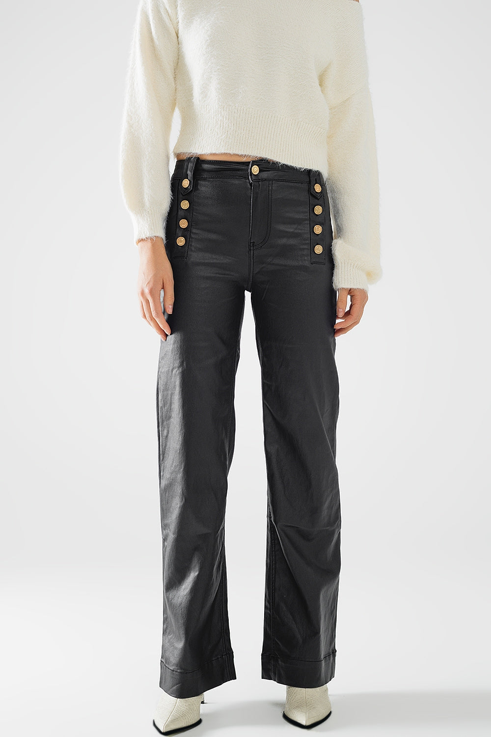 Pantalón negro de piel sintética con botones
