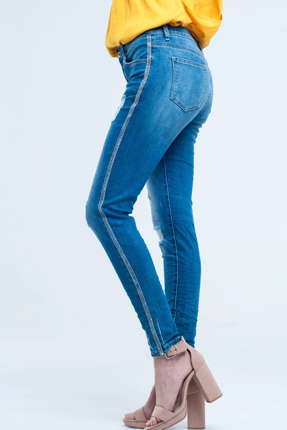 Q2 Pantalon vaquero ajustado con rasgaduras y linea de brillos