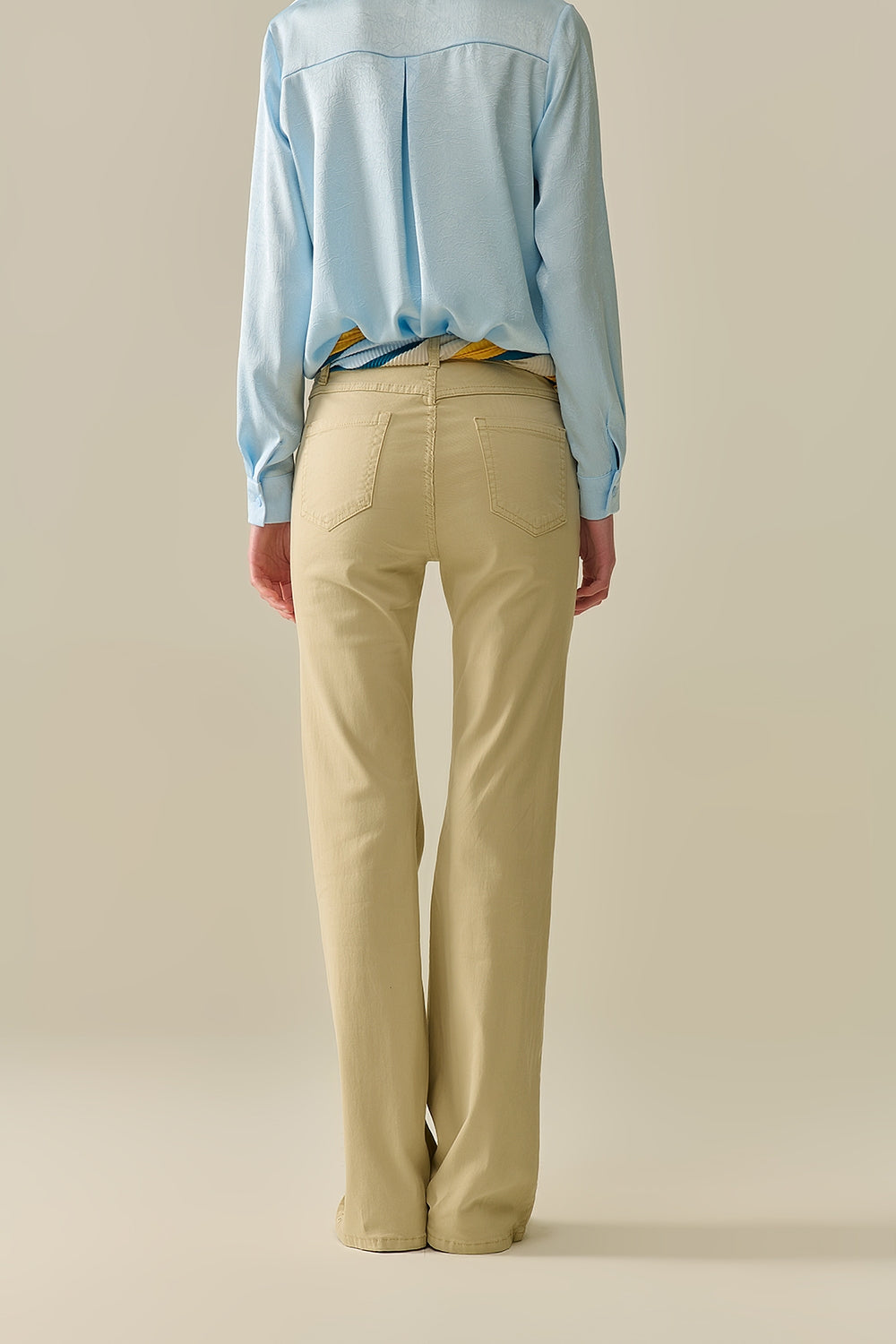 Pantalones Acampanados Beige Cómodos y Elásticos