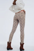 Pantalones ajustados con estampado de serpiente en camel