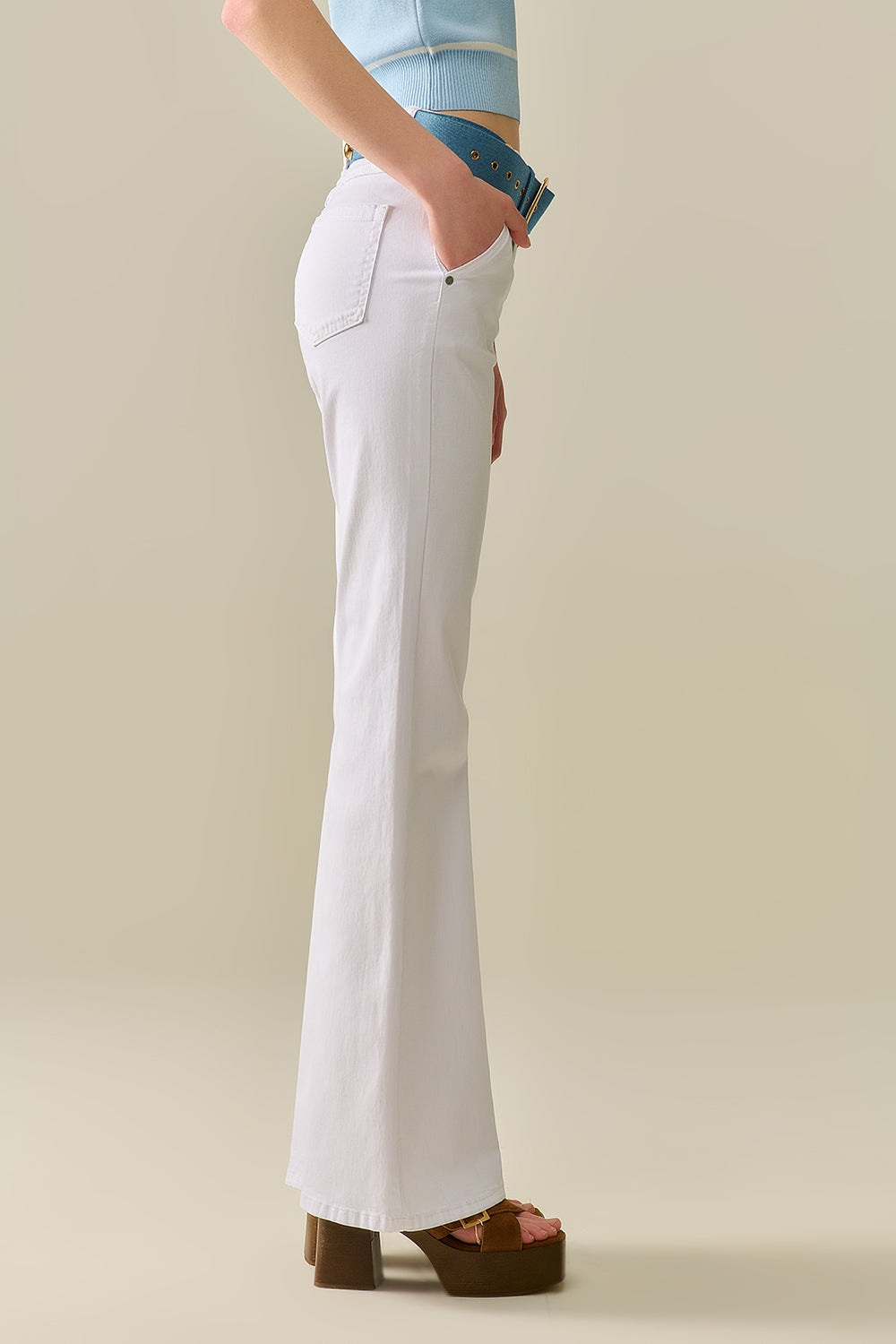 Pantalones Blancos Acampanados Cómodos y Elásticos