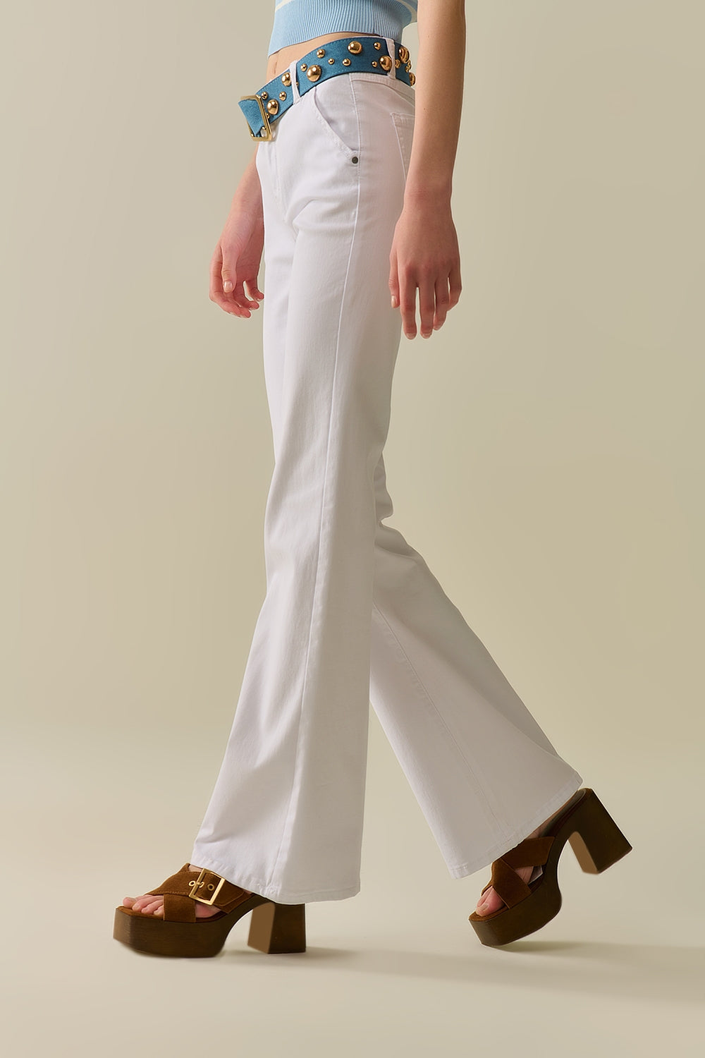 Pantalones Blancos Acampanados Cómodos y Elásticos