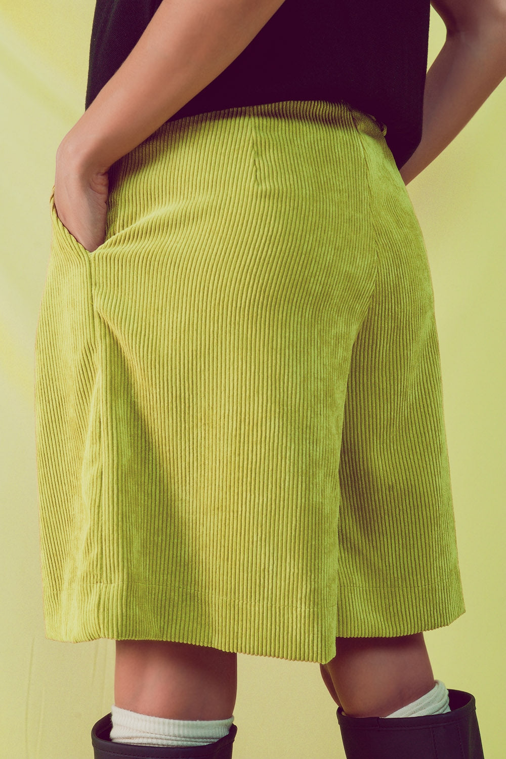 Pantalones cortos de pana lima de corte largo