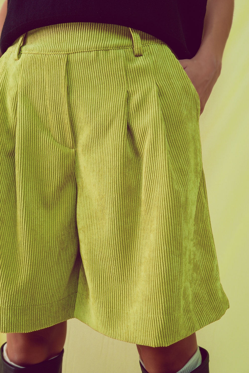 Pantalones cortos de pana lima de corte largo
