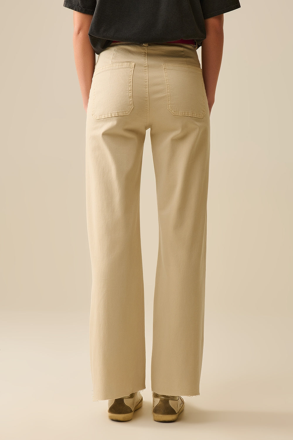 pantalones de pierna ancha con bolsillos delanteros en beige