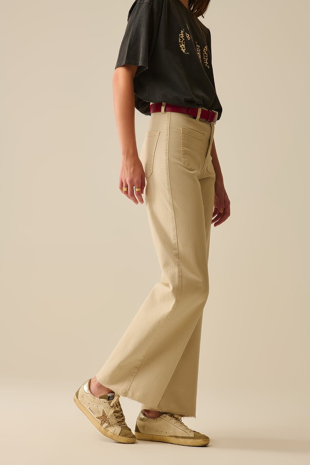 pantalones de pierna ancha con bolsillos delanteros en beige