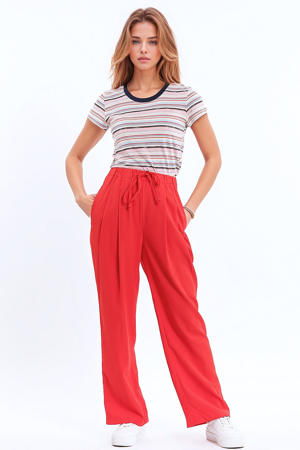 Pantalones en coral con bolsillos delanteros y cierre de cordón