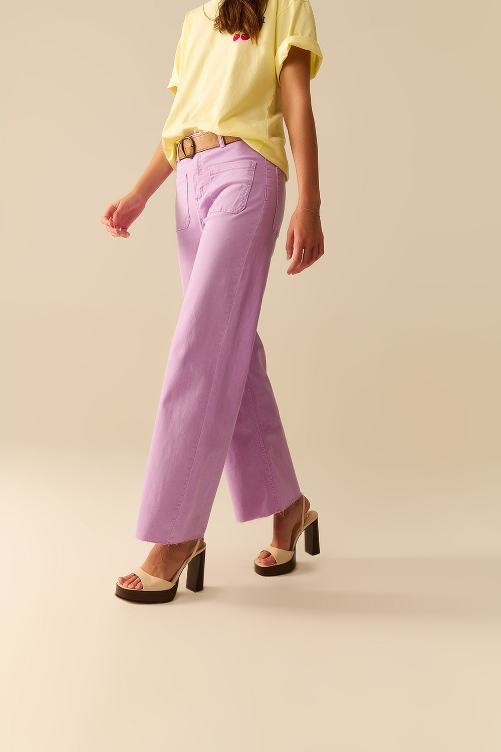 pantalones lila de pierna recta con bolsillos frontales
