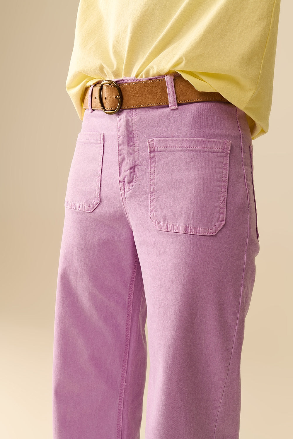 pantalones lila de pierna recta con bolsillos frontales