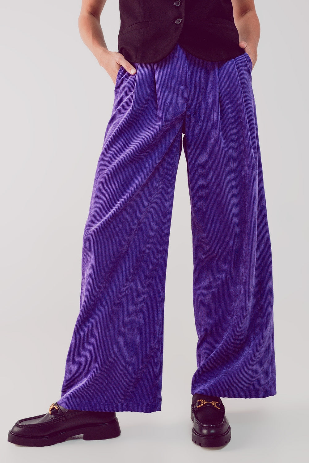 Pantalones morados de pernera ancha de pana