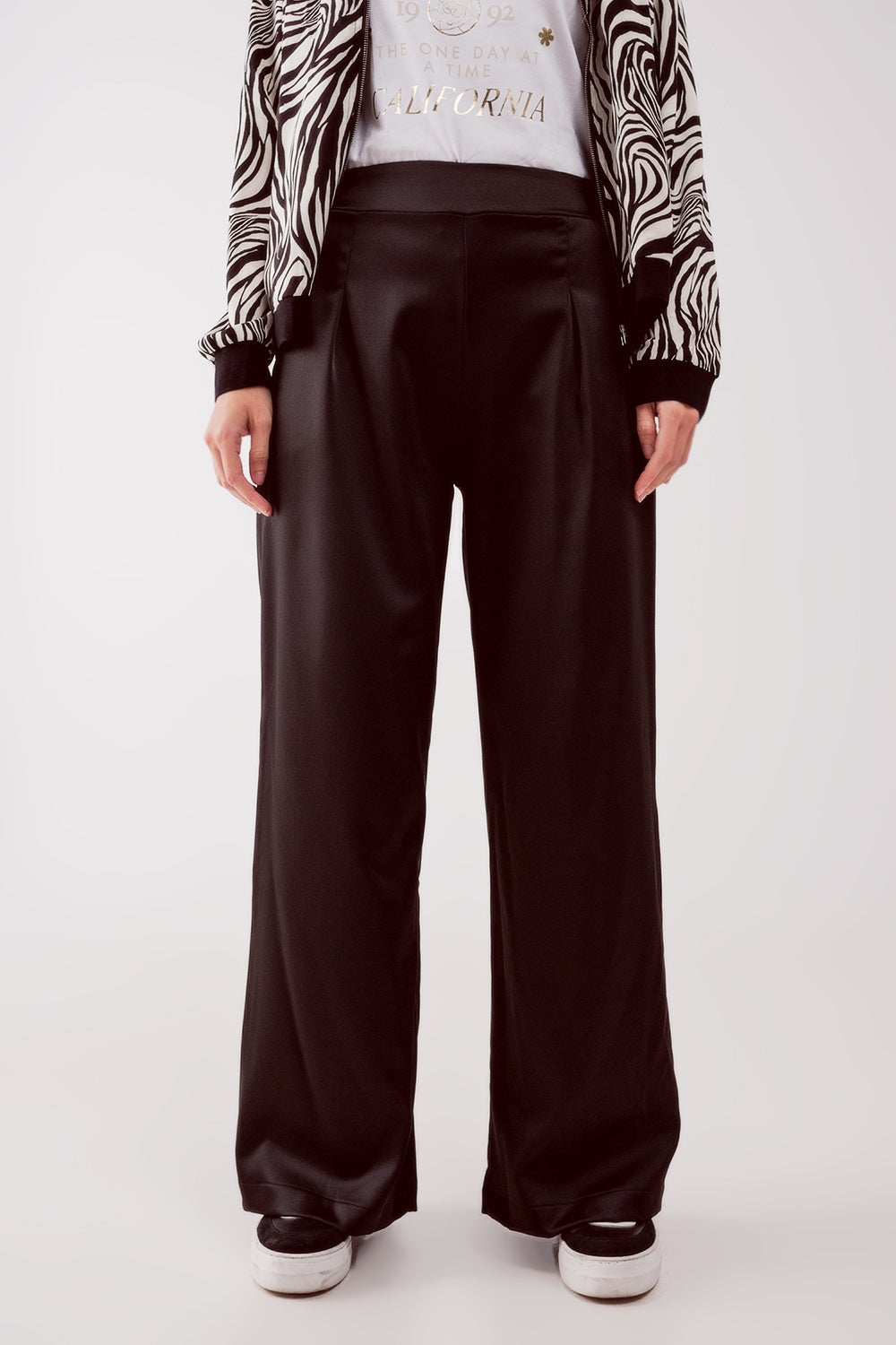 Pantalones negros de pernera ancha de satén