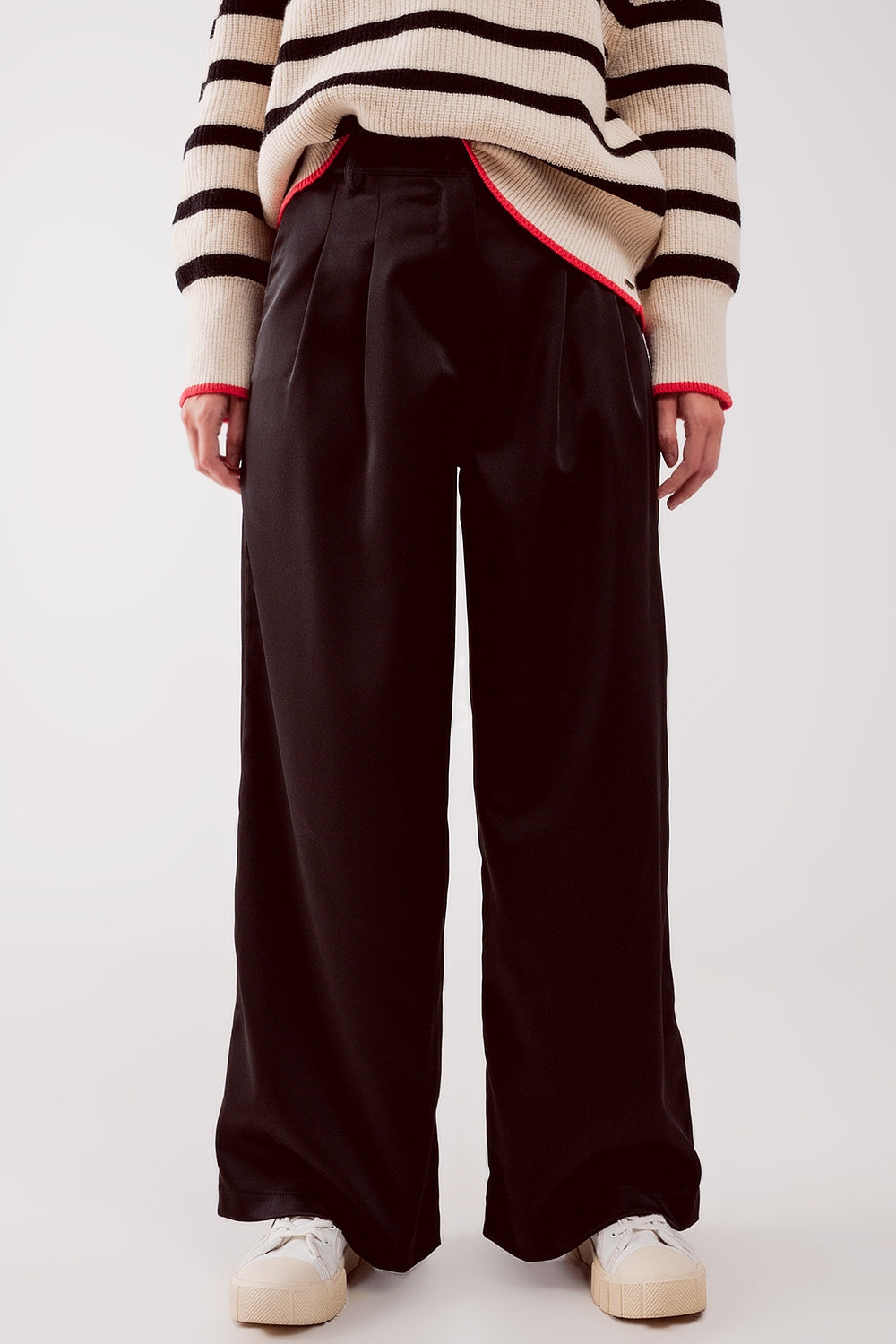 Pantalones palazzo con pinzas en negro