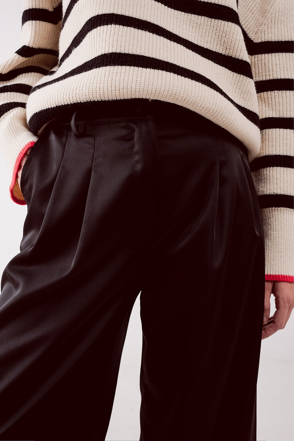 Pantalones palazzo con pinzas en negro